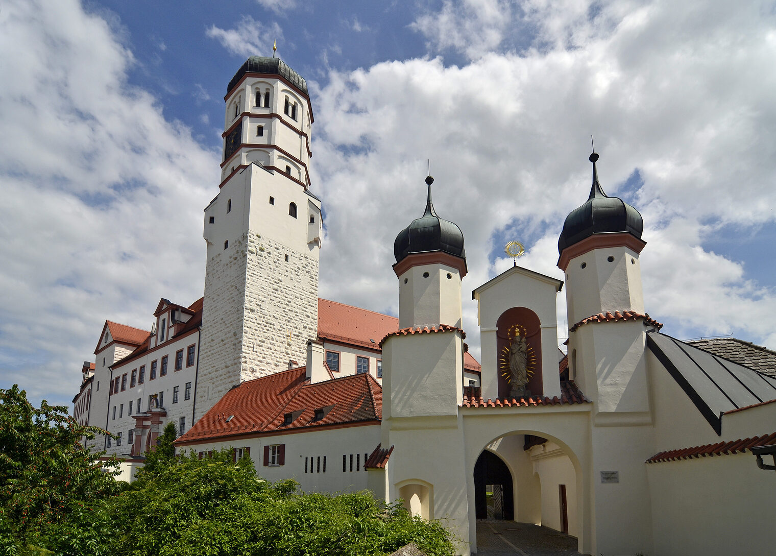 Schloss und Brucktörle, Dillingen Schlagwort(e): Fassade, historisch, Schloss, Turm, Haus, Brucktörle, Finanzamt, Altstadt, Schwaben, Dillingen, Bayern, Deutschland, Donau, dillingen, schloss, brucktörle, fassade, historisch, turm, haus, finanzamt, altstadt, schwaben, bayern, deutschland, donau