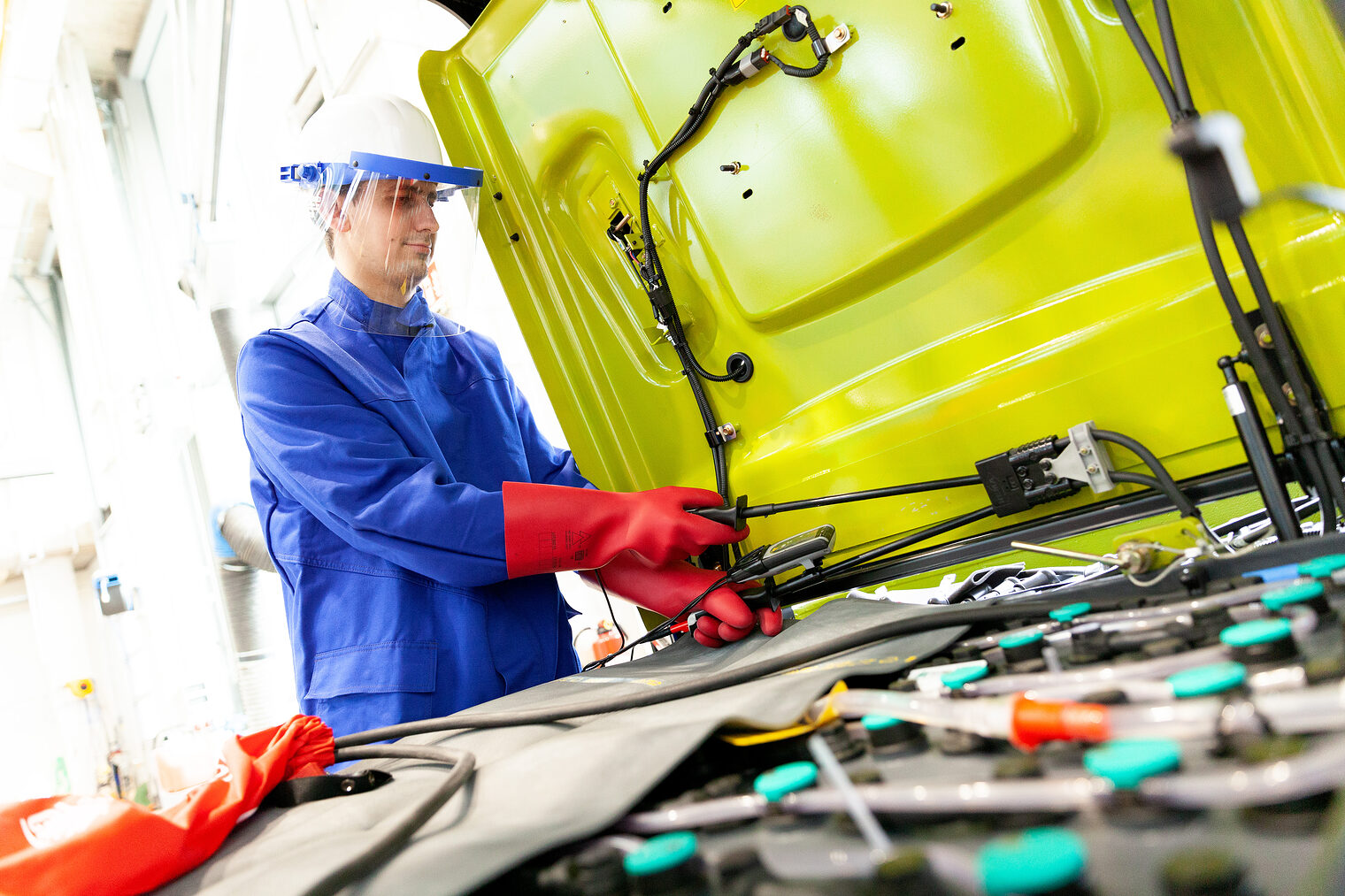 Hochvolt-Kurs, VHV, Bildungschwaben HWK, Fachkundige Person Hochvolt 3S Stapler Land- und Baumaschinentechnik