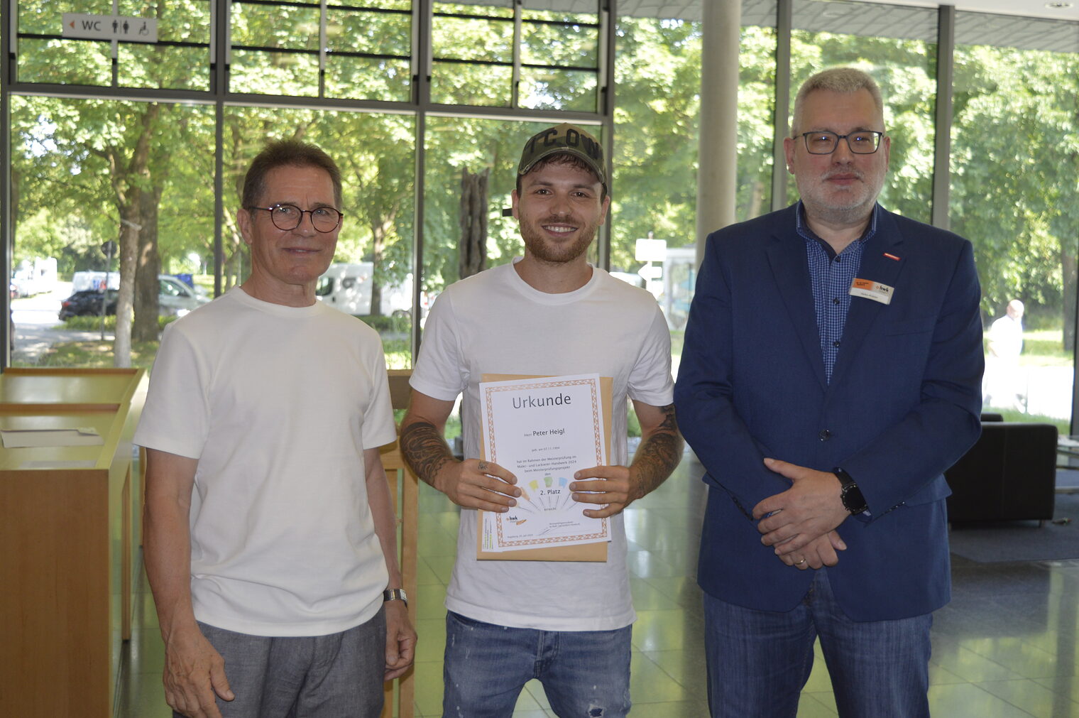 Malermeister Peter Heigl belegt den 2. Platz mit seinem Meisterprüfungsprojekt 2024. Malermeister Peter Heigl belegt den 2. Platz mit seinem Meisterprüfungsprojekt 2024.