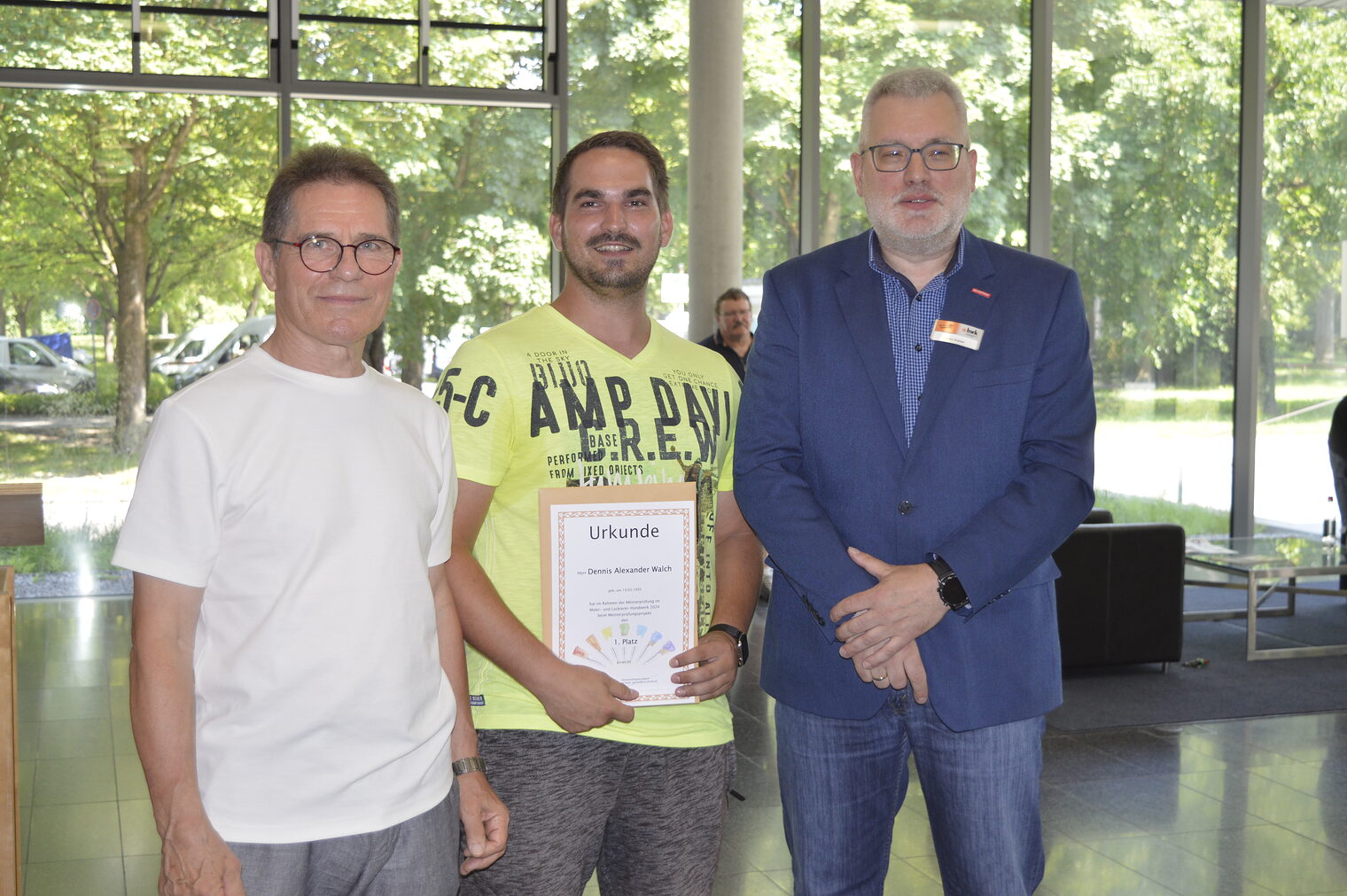 Malermeister Dennis Alexander Walch belegt den 1. Platz mit seinem Meisterprüfungsprojekt 2024. Malermeister Dennis Alexander Walch belegt den 1. Platz mit seinem Meisterprüfungsprojekt 2024.
